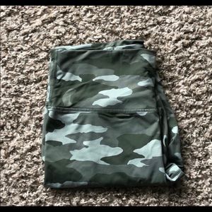 XL Aerie move camo leggings